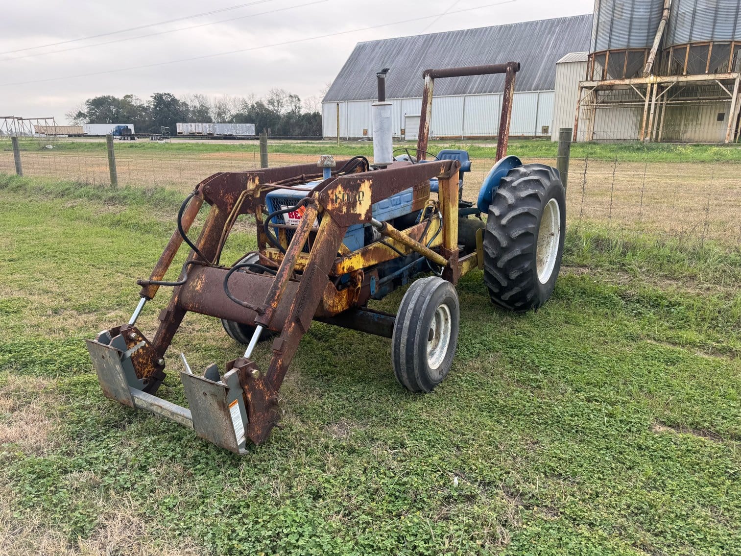Ford 4000 Equipment Image0