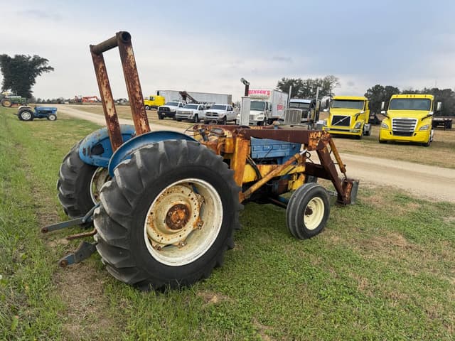 Image of Ford 4000 equipment image 2