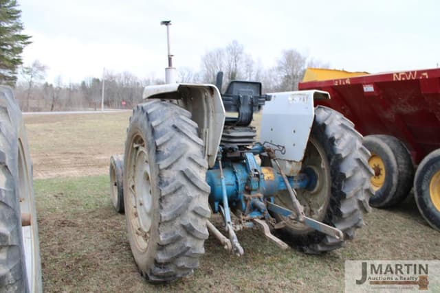 Image of Ford 4000 equipment image 3