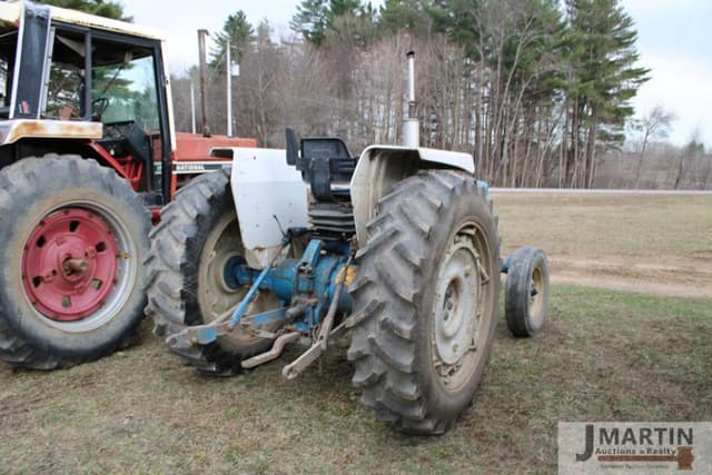 Image of Ford 4000 equipment image 2