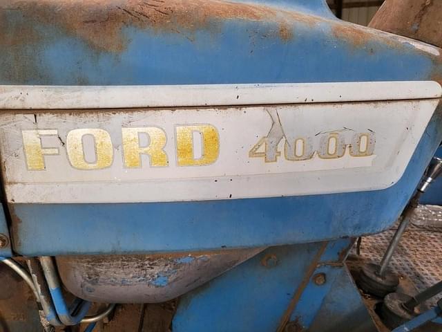 Image of Ford 4000 equipment image 2