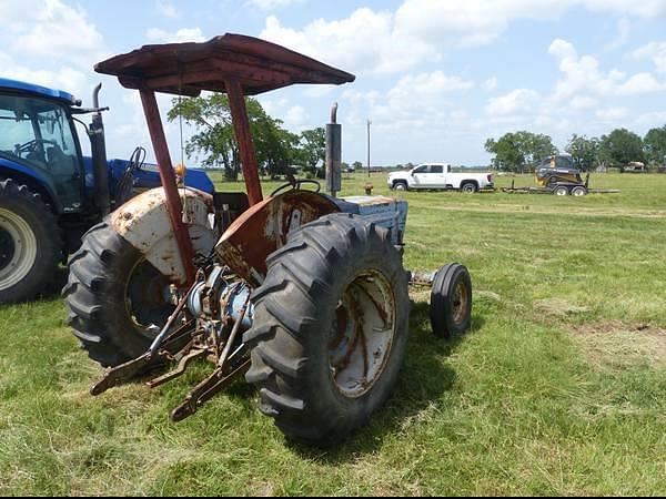Image of Ford 4000 equipment image 2