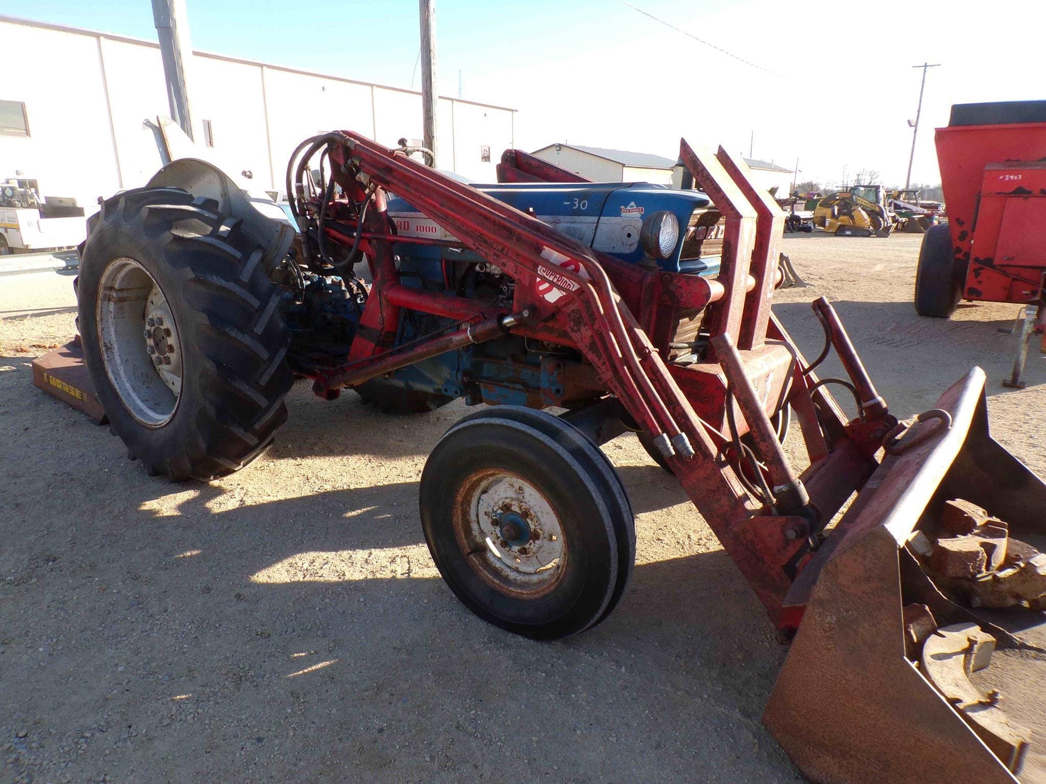 Ford 4000 Equipment Image0