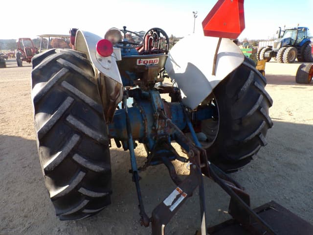 Image of Ford 4000 equipment image 4