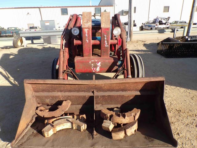 Image of Ford 4000 equipment image 2