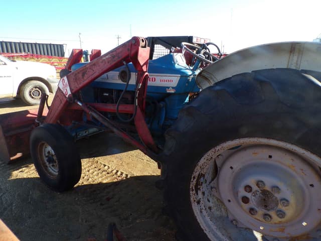 Image of Ford 4000 equipment image 4