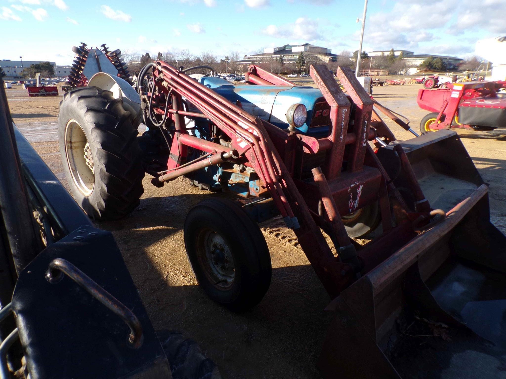 Ford 4000 Equipment Image0