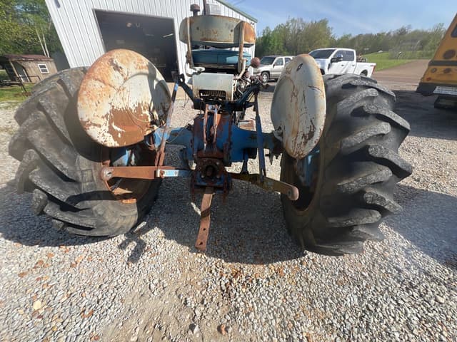 Image of Ford 4000 equipment image 4