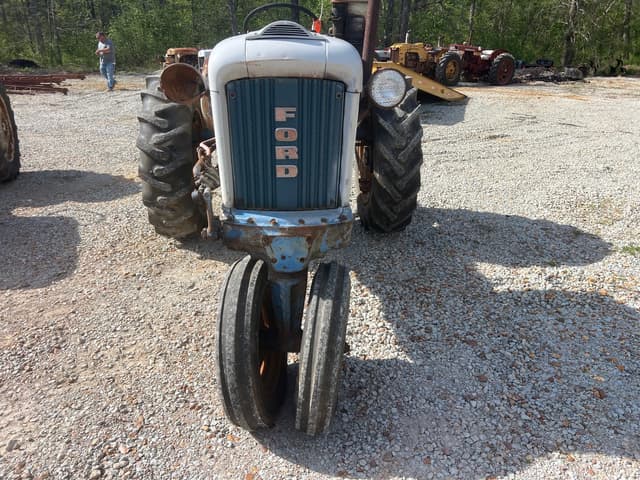 Image of Ford 4000 equipment image 1