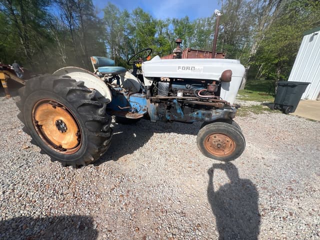 Image of Ford 4000 equipment image 2