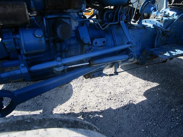 Image of Ford 4000 equipment image 3