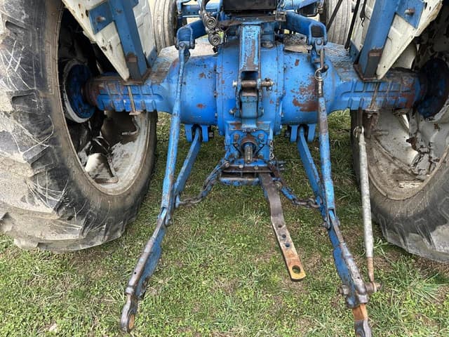 Image of Ford 4000 equipment image 4