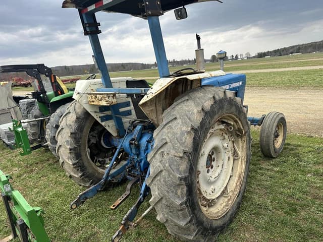 Image of Ford 4000 equipment image 3