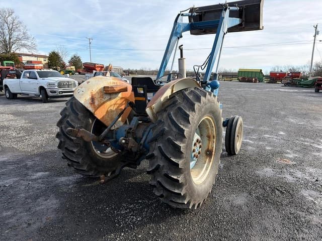 Image of Ford 4000 equipment image 3