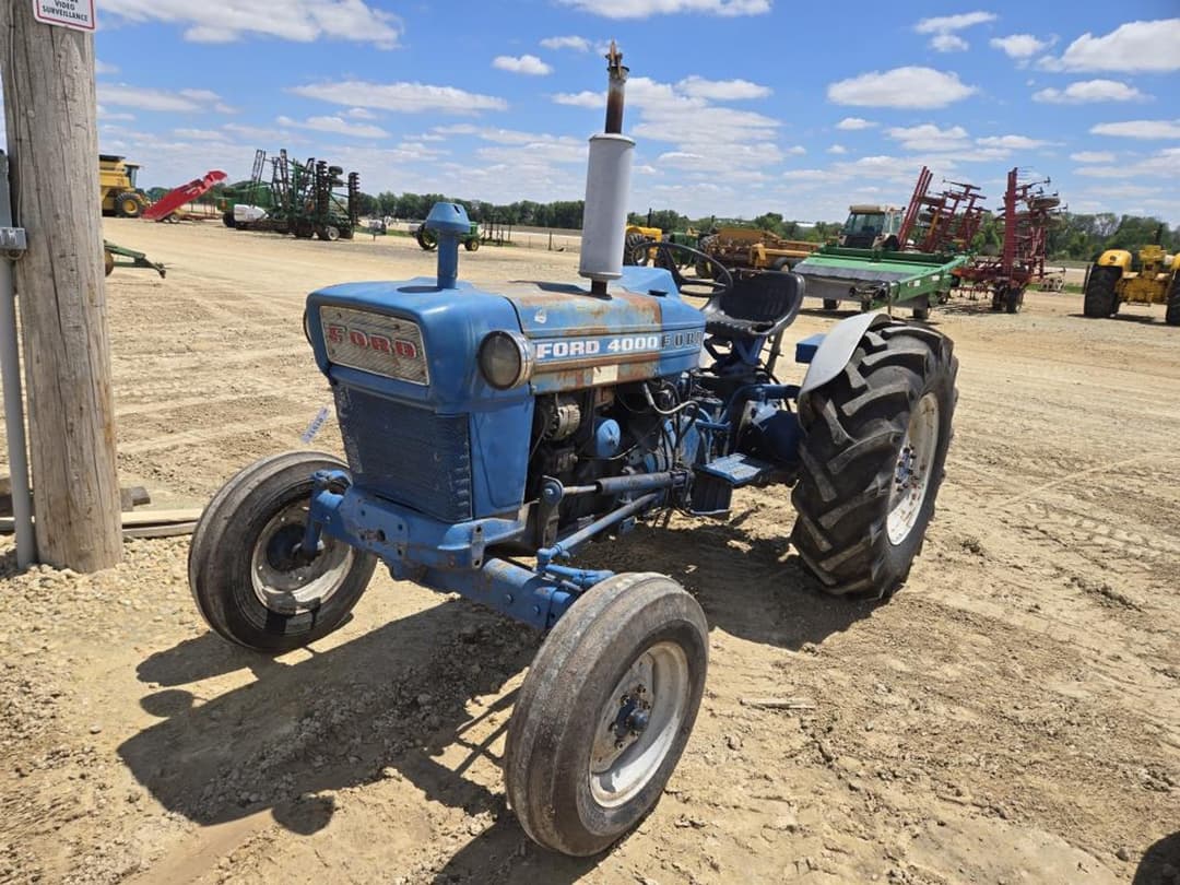 Image of Ford 4000 Primary image