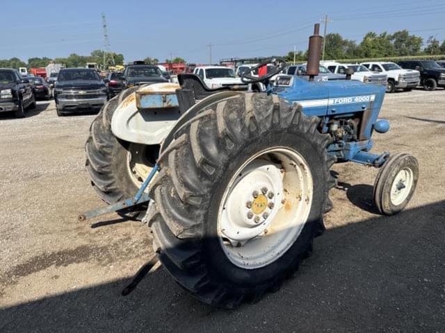 Image of Ford 4000 equipment image 3