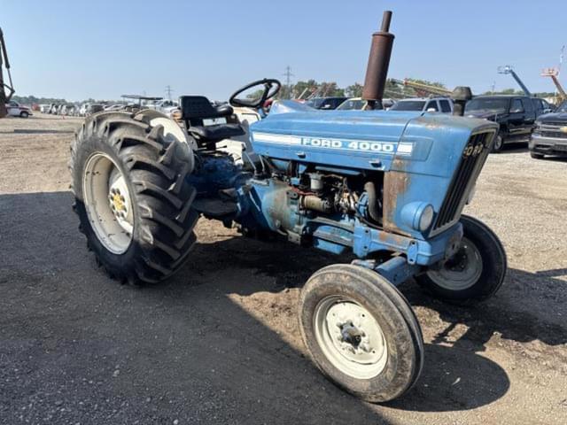 Image of Ford 4000 equipment image 4