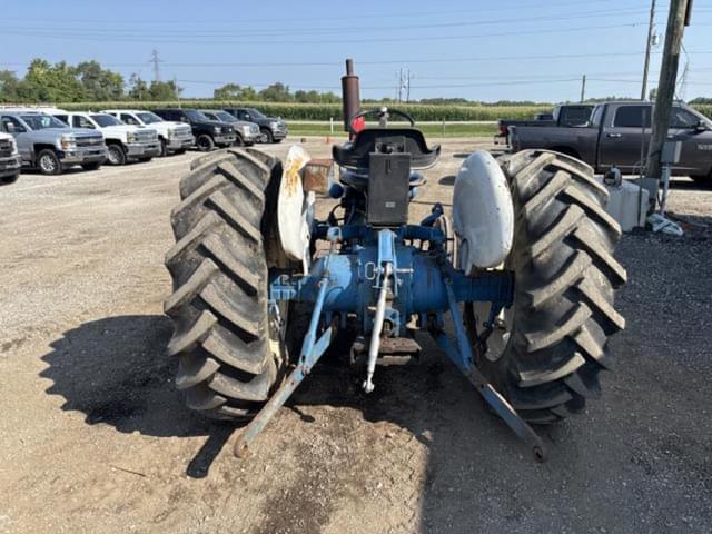 Image of Ford 4000 equipment image 2