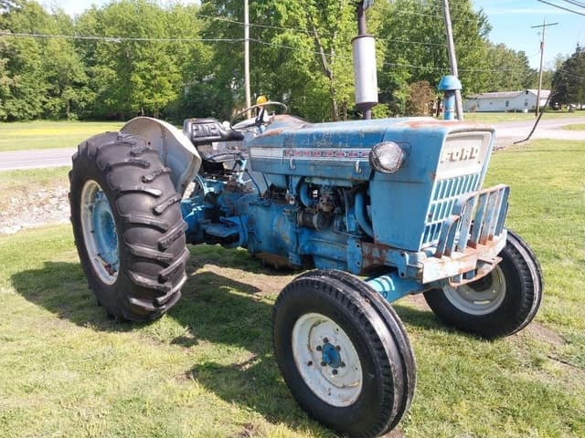 Image of Ford 4000 equipment image 3