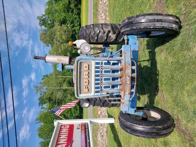 Image of Ford 4000 equipment image 2