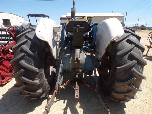 Image of Ford 4000 equipment image 4