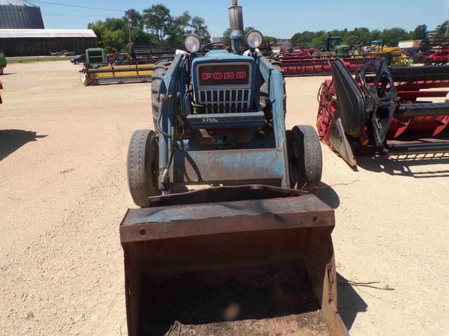 Image of Ford 4000 equipment image 2