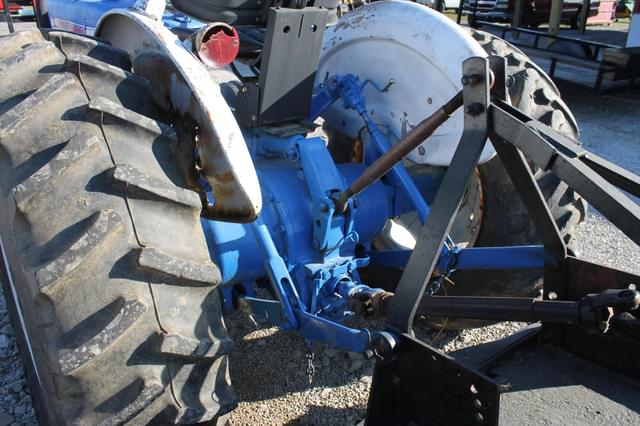 Image of Ford 4000 equipment image 4