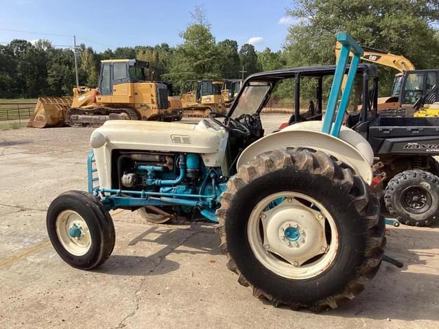 Image of Ford 4000 equipment image 2