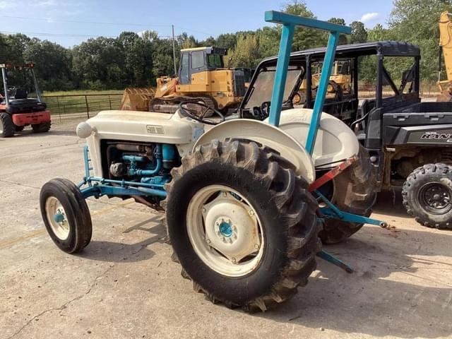 Image of Ford 4000 equipment image 3