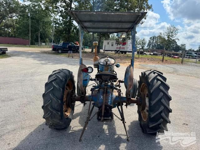 Image of Ford 4000 equipment image 4