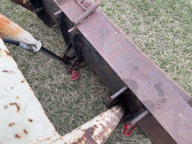 Image of Ford 4000 equipment image 2