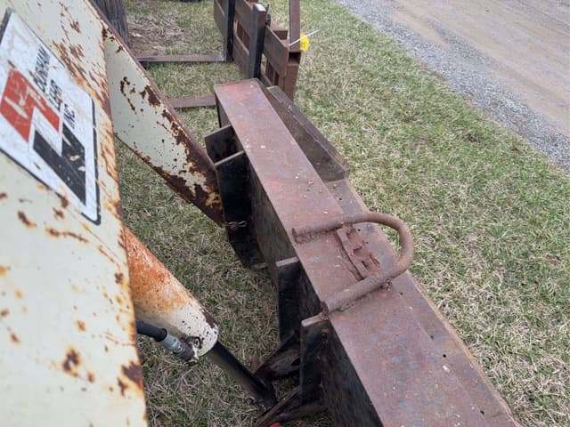 Image of Ford 4000 equipment image 3