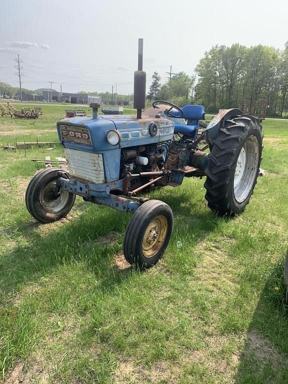 Ford 4000 Equipment Image0