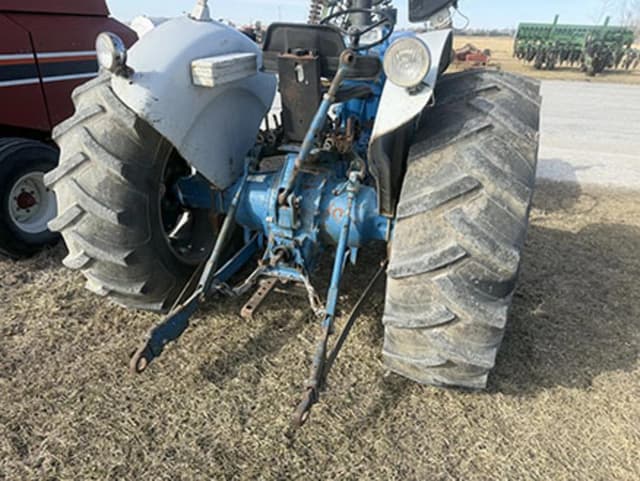Image of Ford 4000 equipment image 4