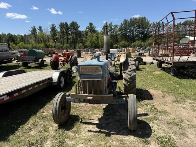 Image of Ford 4000 equipment image 1