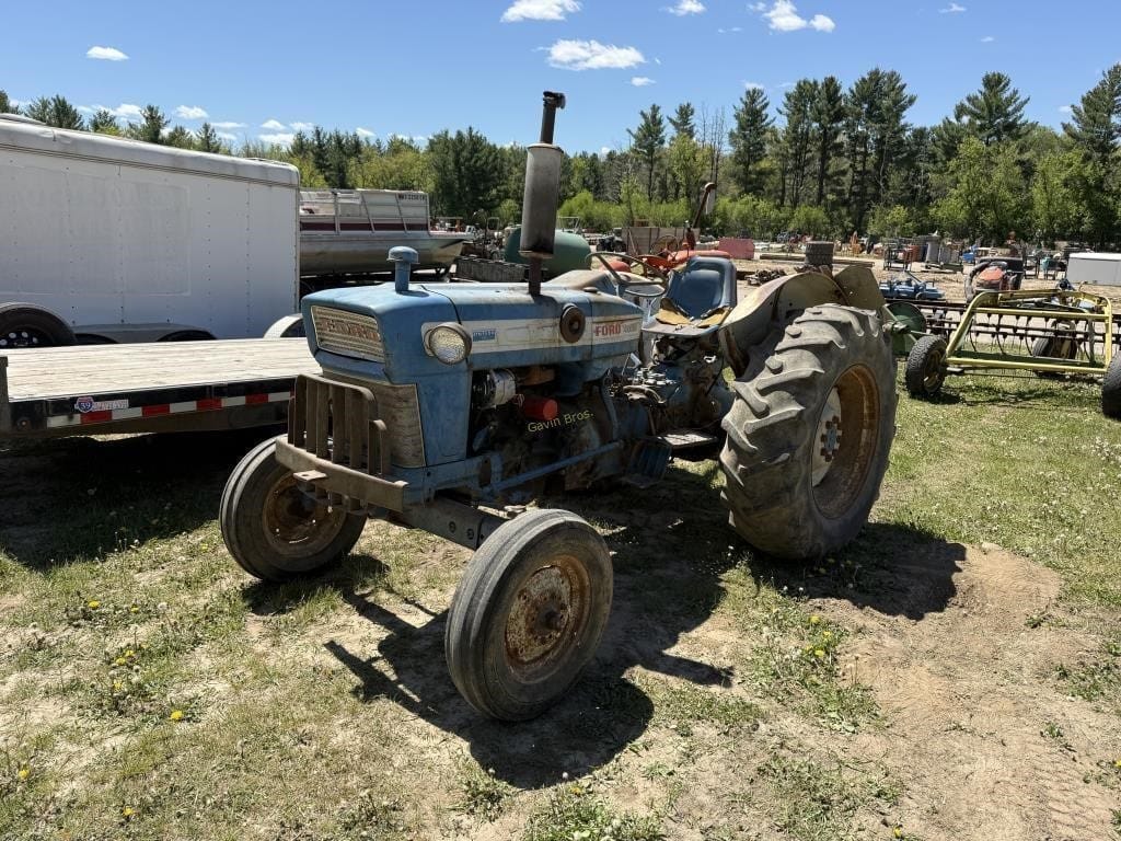 Ford 4000 Equipment Image0
