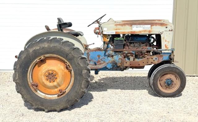 Image of Ford 4000 equipment image 2