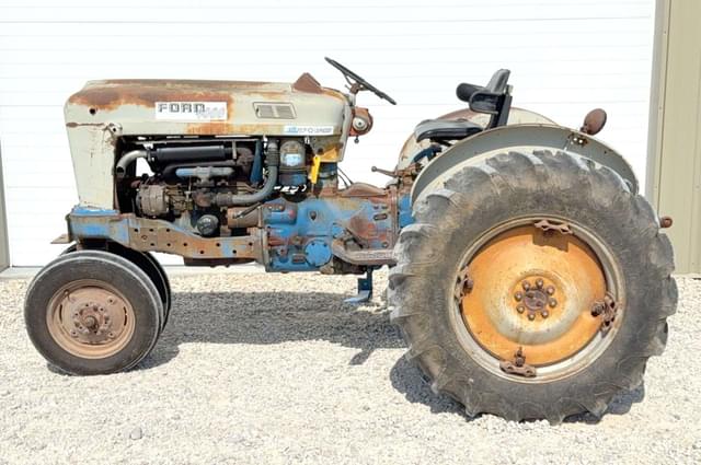 Image of Ford 4000 equipment image 3