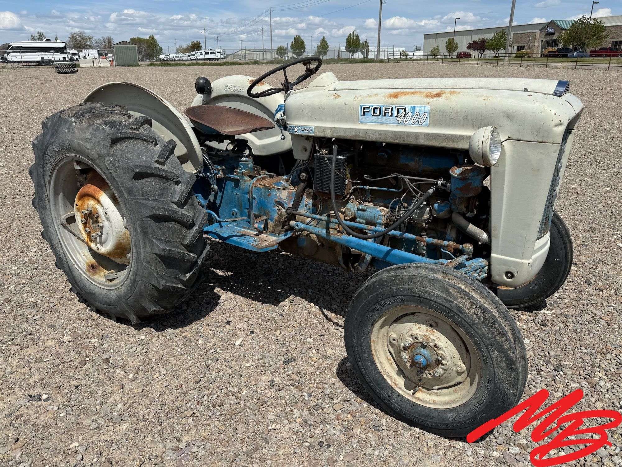 Ford 4000 Equipment Image0