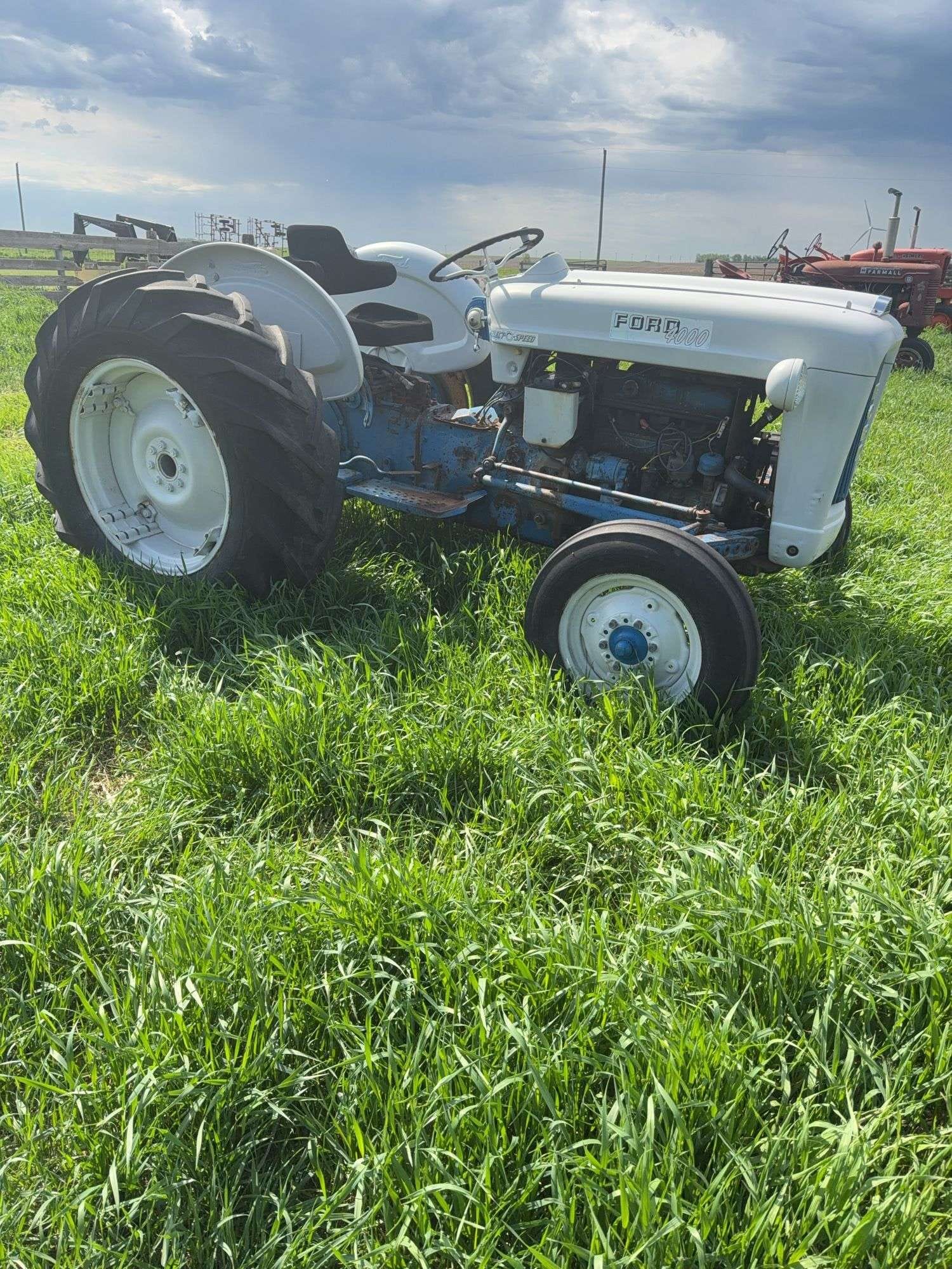 Ford 4000 Equipment Image0