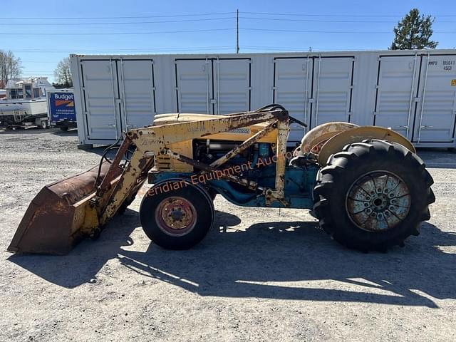 Image of Ford 4000 equipment image 2