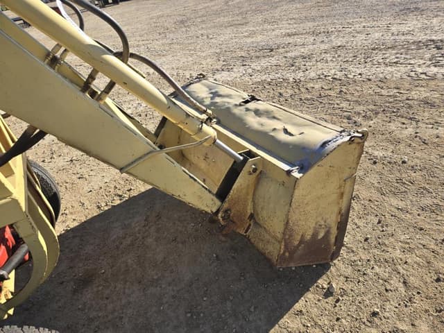Image of Ford 4000 equipment image 3
