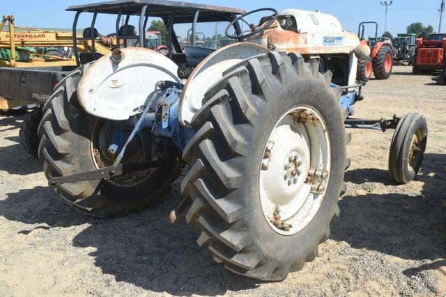 Image of Ford 4000 equipment image 2