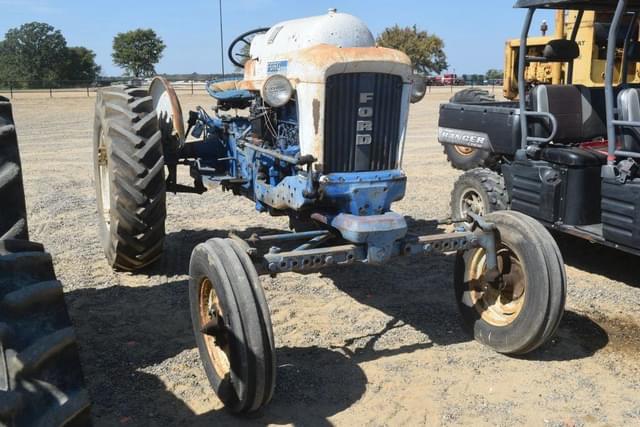 Image of Ford 4000 equipment image 3