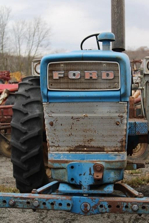 Image of Ford 4000 equipment image 3