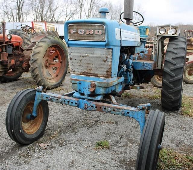 Image of Ford 4000 equipment image 4