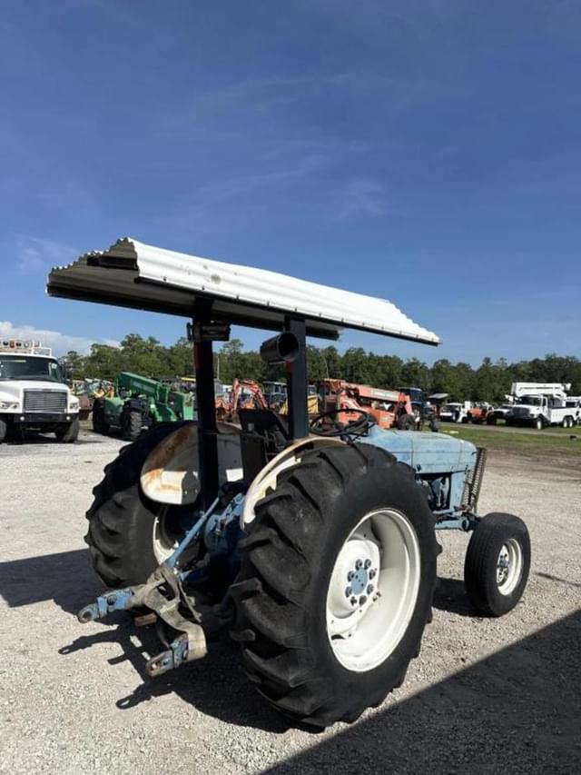 Image of Ford 4000 equipment image 2