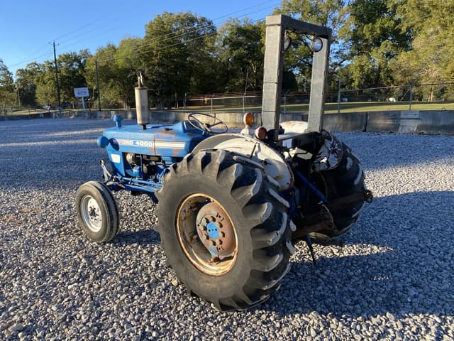 Image of Ford 4000 equipment image 1