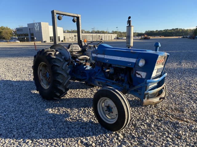 Image of Ford 4000 equipment image 3