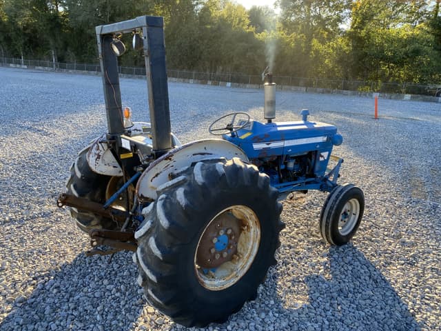 Image of Ford 4000 equipment image 2